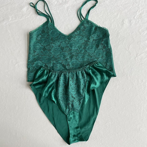 Victoria Secret Other - Victorias Secret Vtg Gold Label High Waisted Panty Camisole Set Satin Size M NEW
